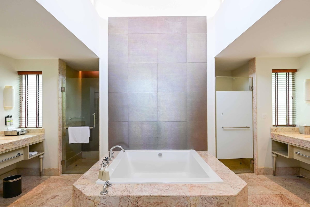 Villa, 1 King-Bett, StrandnÀhe | Badezimmer | Badewanne und Dusche (separat), Komfortbadewanne, Hydromassagedusche