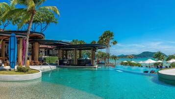 2 bars/lounges, swim-up bar, poolside bar, beach bar