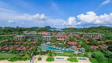 2 outdoor pools, open 7 AM to 7 PM, free pool cabanas, pool umbrellas