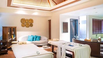 Couples treatment room(s), sauna, hot tub, steam room