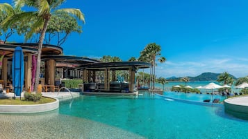 2 bars/lounges, een swim-up bar, een poolbar, een strandbar