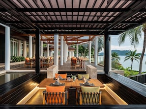 2 restaurants; breakfast, lunch, dinner and brunch served 