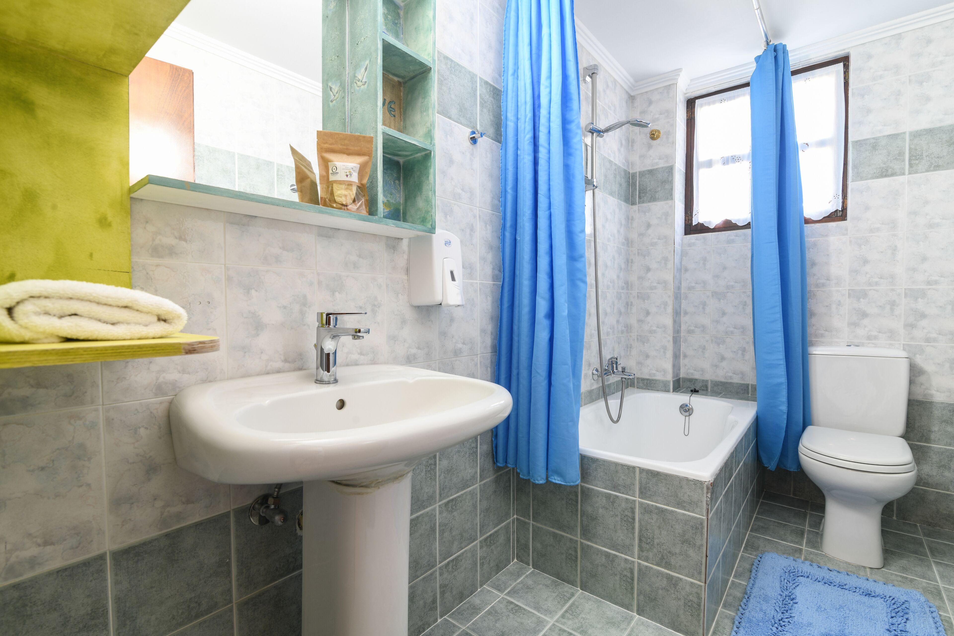 Traditional-Villa (Simban) | Badezimmer | Haartrockner, Handtücher