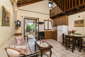 Villa traditionnelle (Agapi) | Cuisine privée | Réfrigérateur grande capacité avec congélateur, cafetière-théière