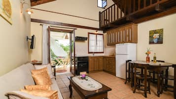 Traditional Villa (Fos) | Ruang tamu | TV, pemain DVD