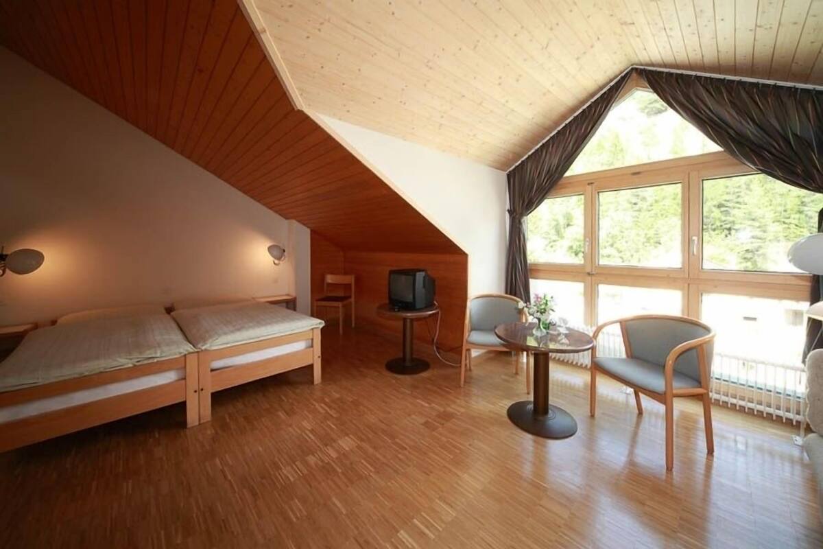 In-room safe, desk, iron/ironing board (on request), WiFi (free)