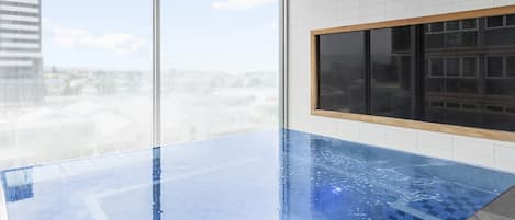 室內 SPA 浴池