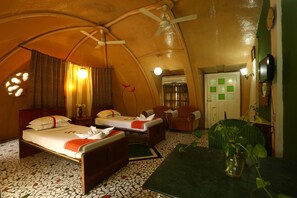 Suite, 1 King Bed | Desk, iron/ironing board, free WiFi - Indeco Mahabalipuram (Tirukalukundram)