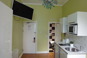 Studio – superior, 1 dobbeltseng | Eget tekjøkken | Kjøleskap, mikrobølgeovn, vannkoker og kjøkkenutstyr