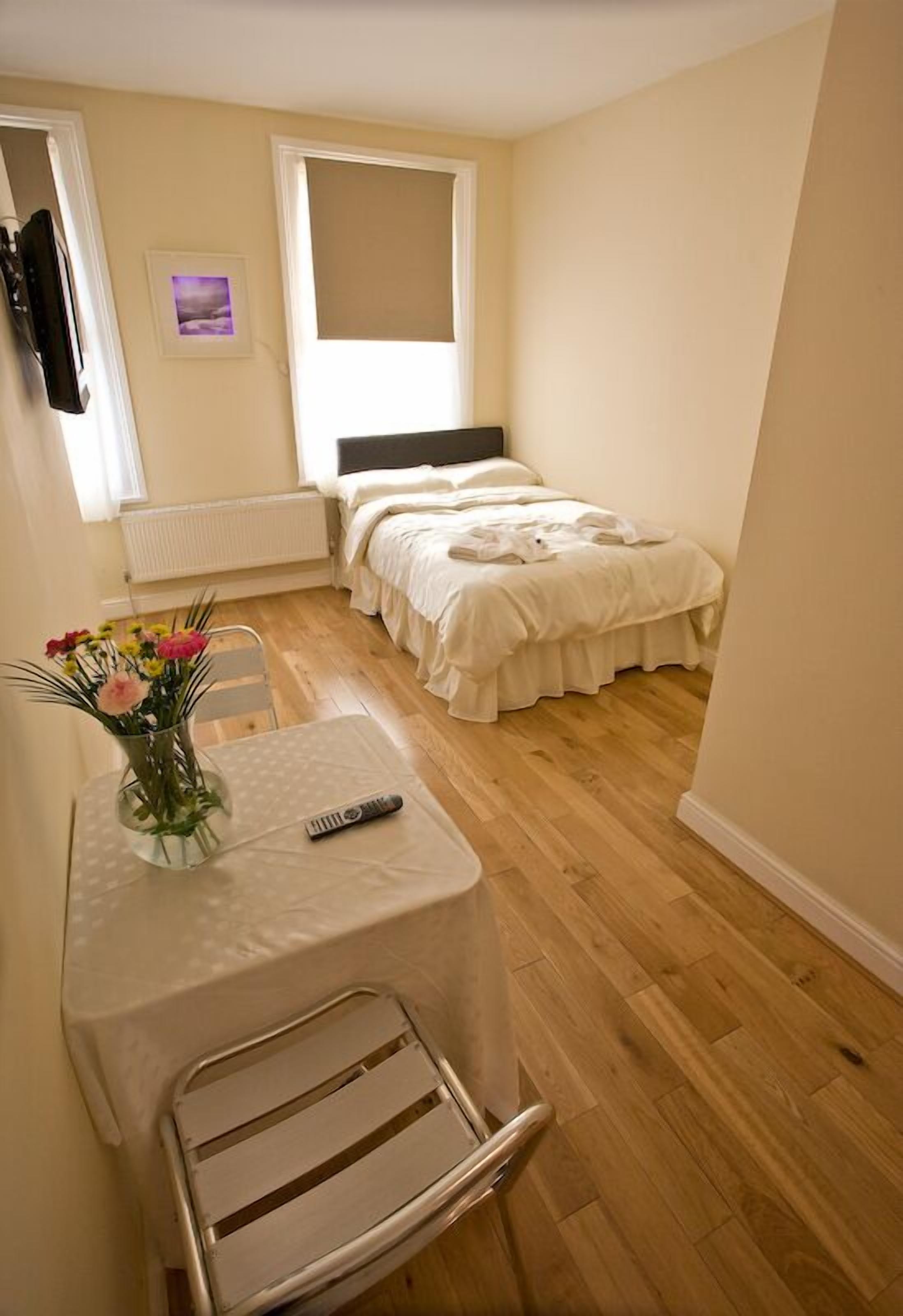 مكواة/لوح كي وواي فاي مجانًا وملاءات أسرّة