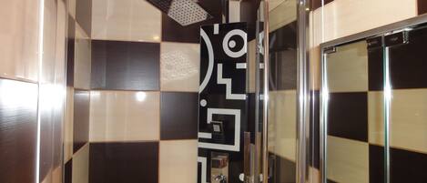 Superior Studio, 1 Double Bed | Bathroom shower