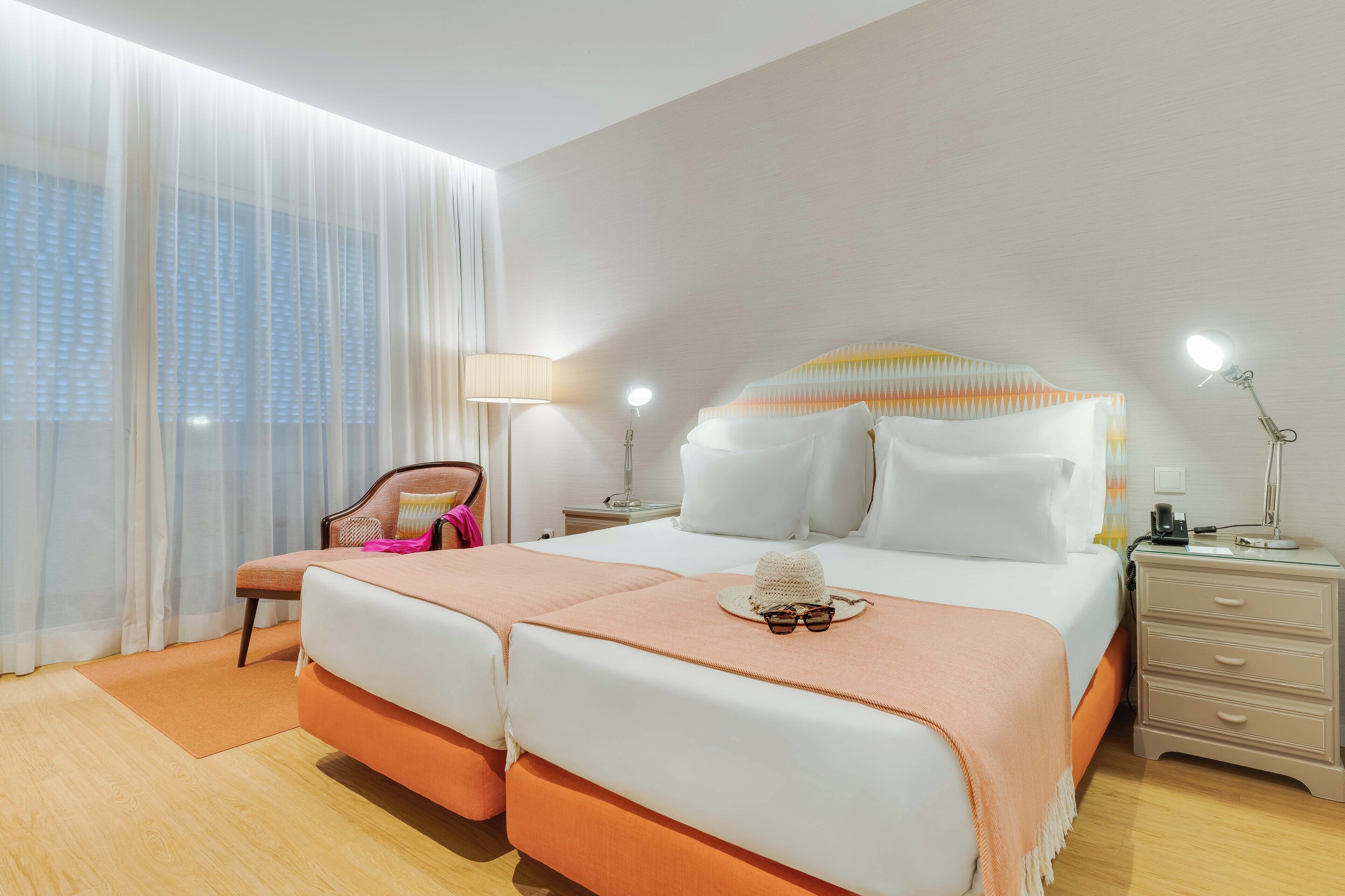 twin room (promenade) | 1 bedroom, minibar, in-room safe, desk