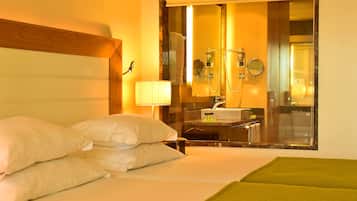 Minibar, két bảo mật tại phòng, bàn, màn/rèm cản sáng