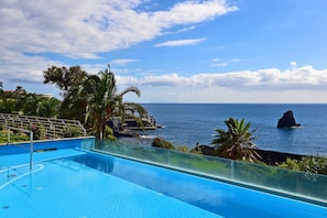 Indoor pool, outdoor pool - Pestana Promenade Ocean Resort Hotel (Funchal)