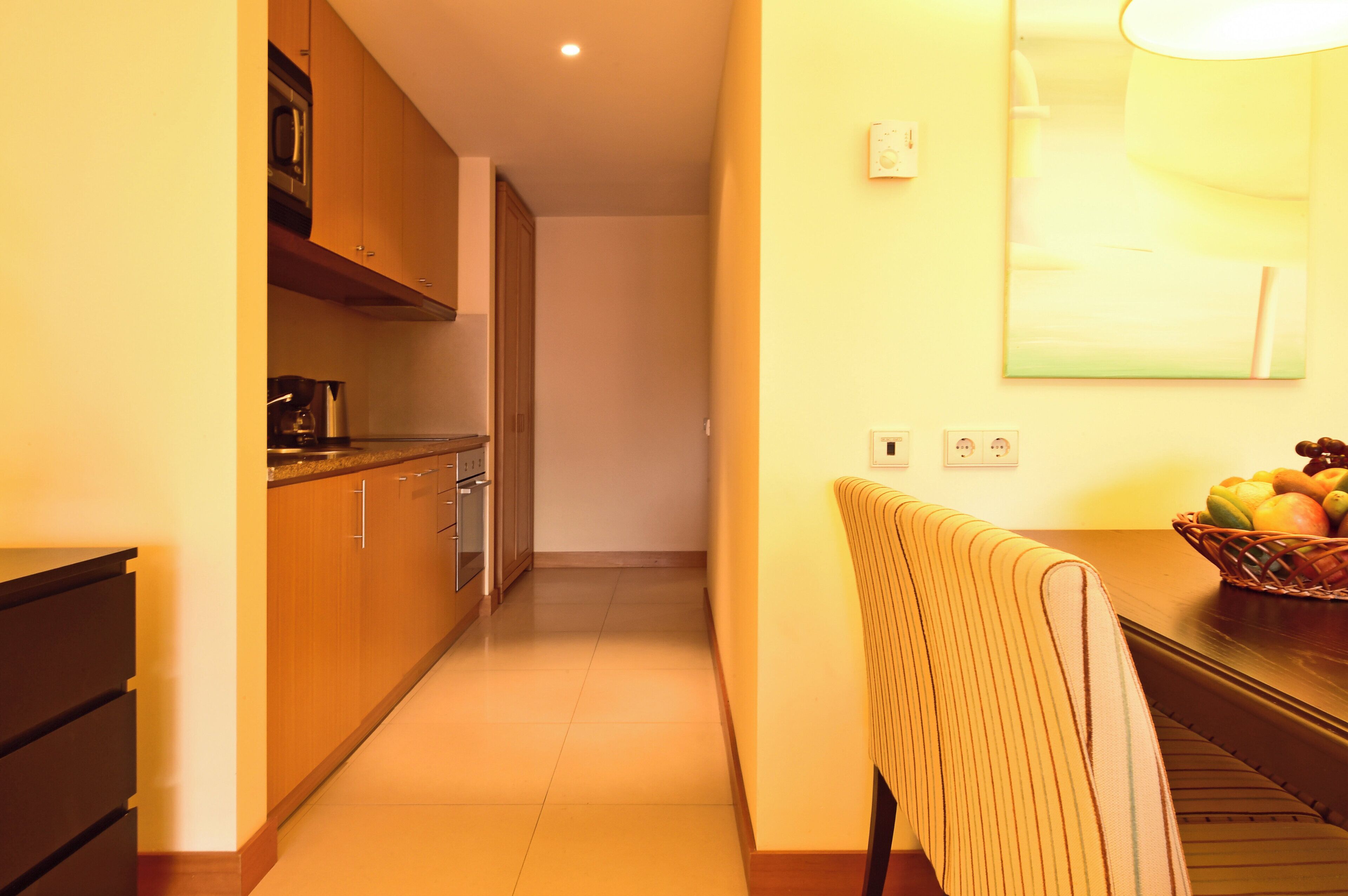 Minibar, coffre-fort, bureau, rideaux d’obscurcissement