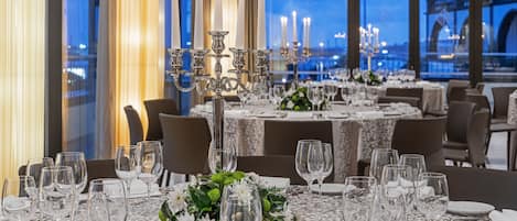 Breakfast, dinner served; Portuguese cuisine, ocean views