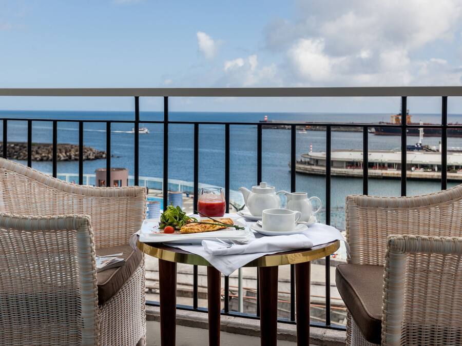 Minibar, in-room safe, desk, soundproofing