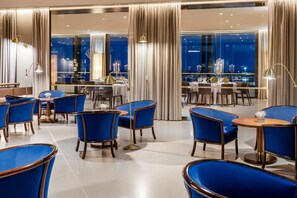 Serves breakfast, dinner and brunch - Grand Hotel Açores Atlântico (Ponta Delgada)