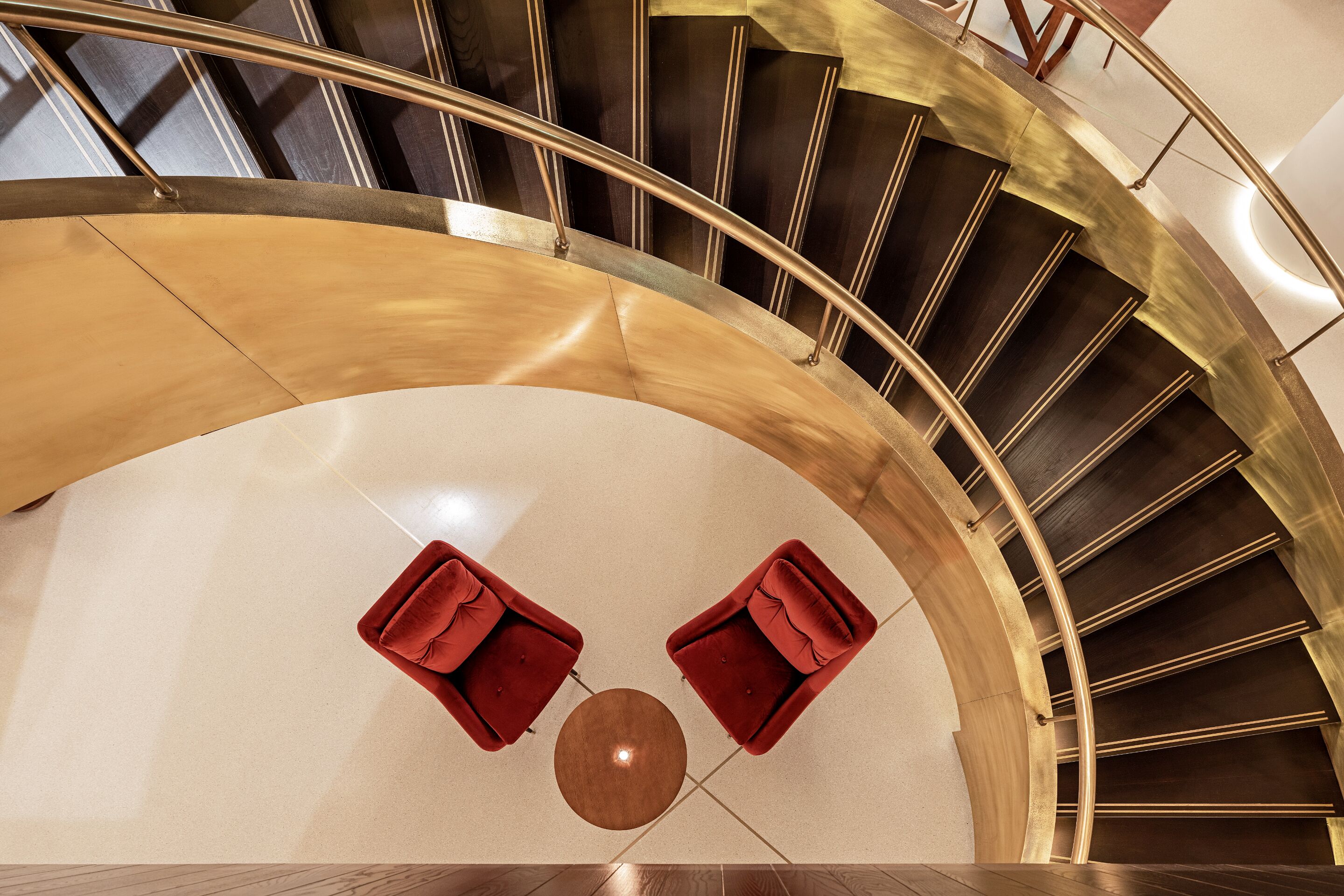 serves breakfast, dinner and brunch