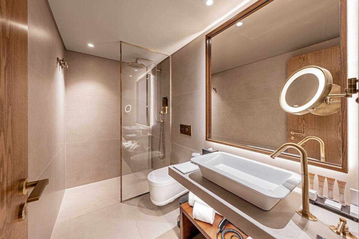 combined shower/bathtub, free toiletries, hair dryer, bathrobes