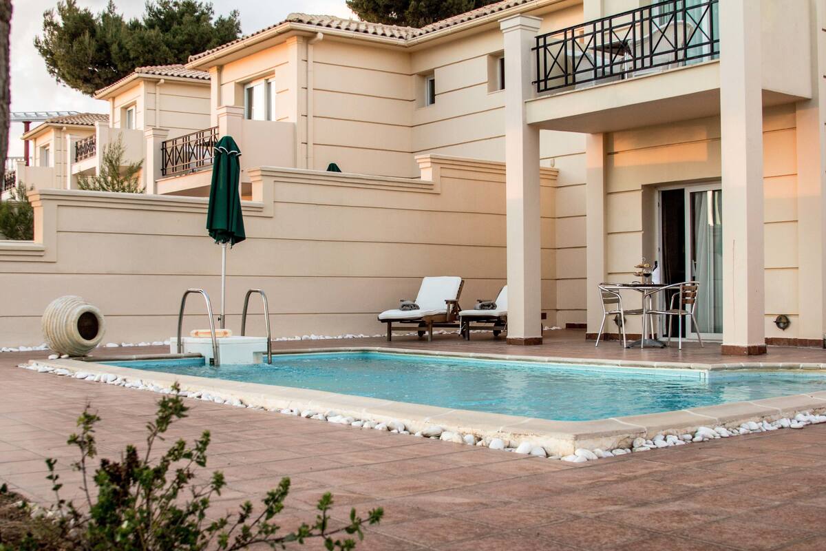 Executive Suite | Outdoor pool | 2 outdoor pools, pool umbrellas, sun loungers