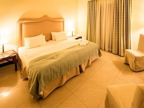 Minibar, in-room safe, individually decorated, individually furnished