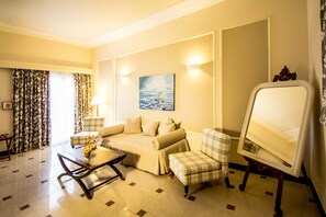 Premium Double or Twin Room, Pool Access | Living area