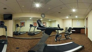 A gym with treadmills, stationary bikes, and a mirrored wall. - Holiday Inn Express Hotel & Suites Bainbridge by IHG (Bainbridge)