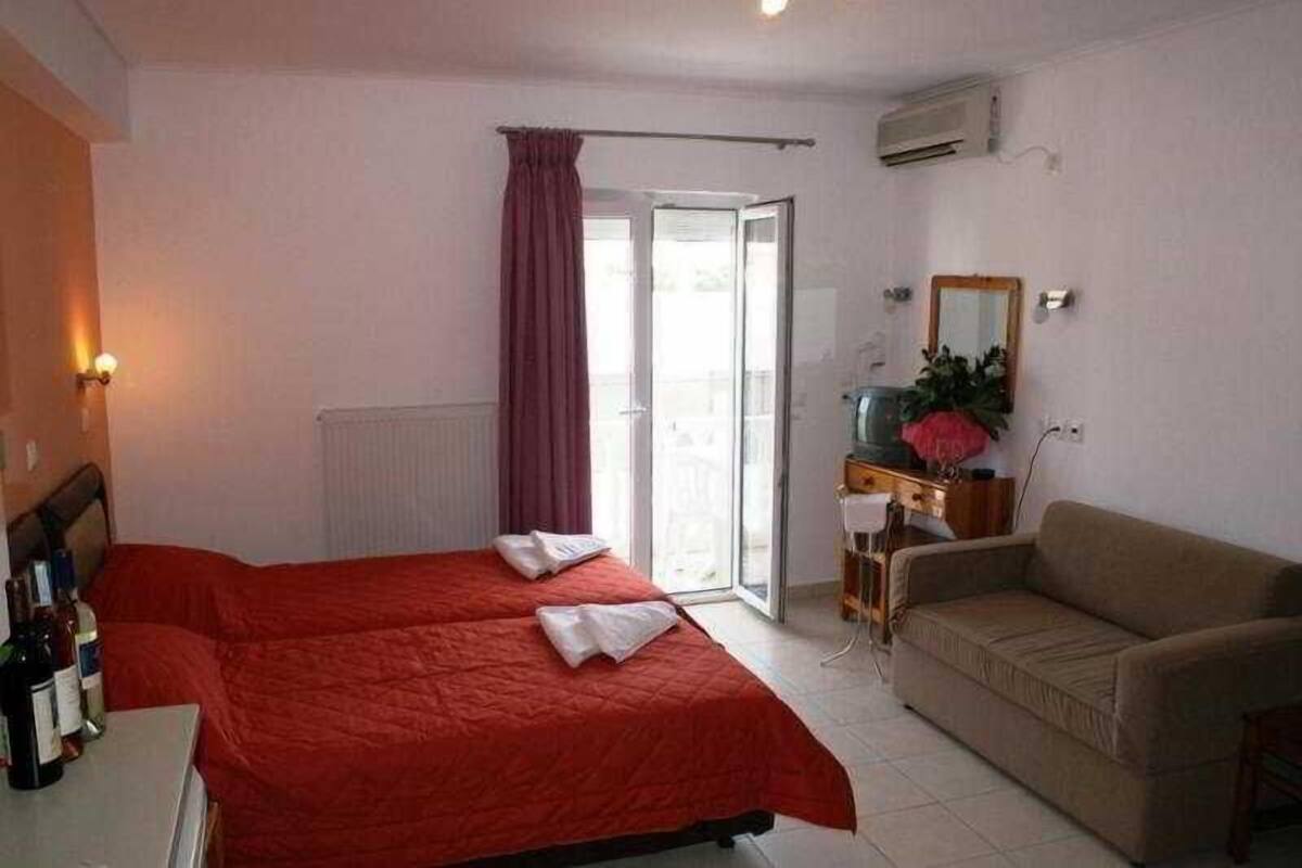 Caja de seguridad en la habitación, wifi gratis y ropa de cama