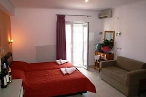 In-room safe, free WiFi, bed sheets - Hotel Aria (Samos)