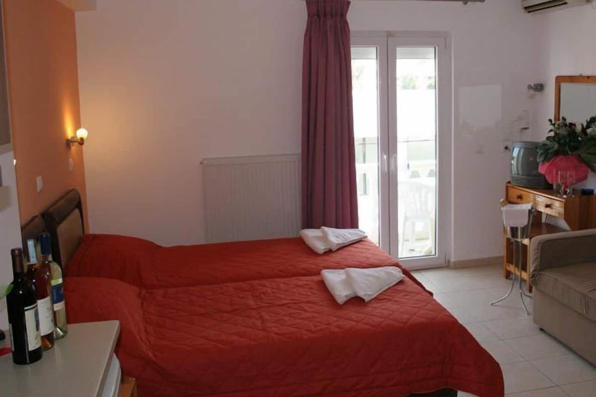 Standard Tek Büyük veya İki Ayrı Yataklı Oda | Odada kasa, ücretsiz kablosuz İnternet, çarşaf takımı