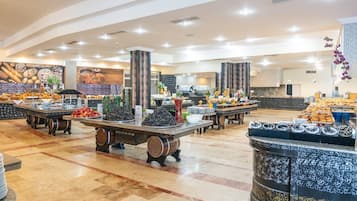 Free daily buffet breakfast