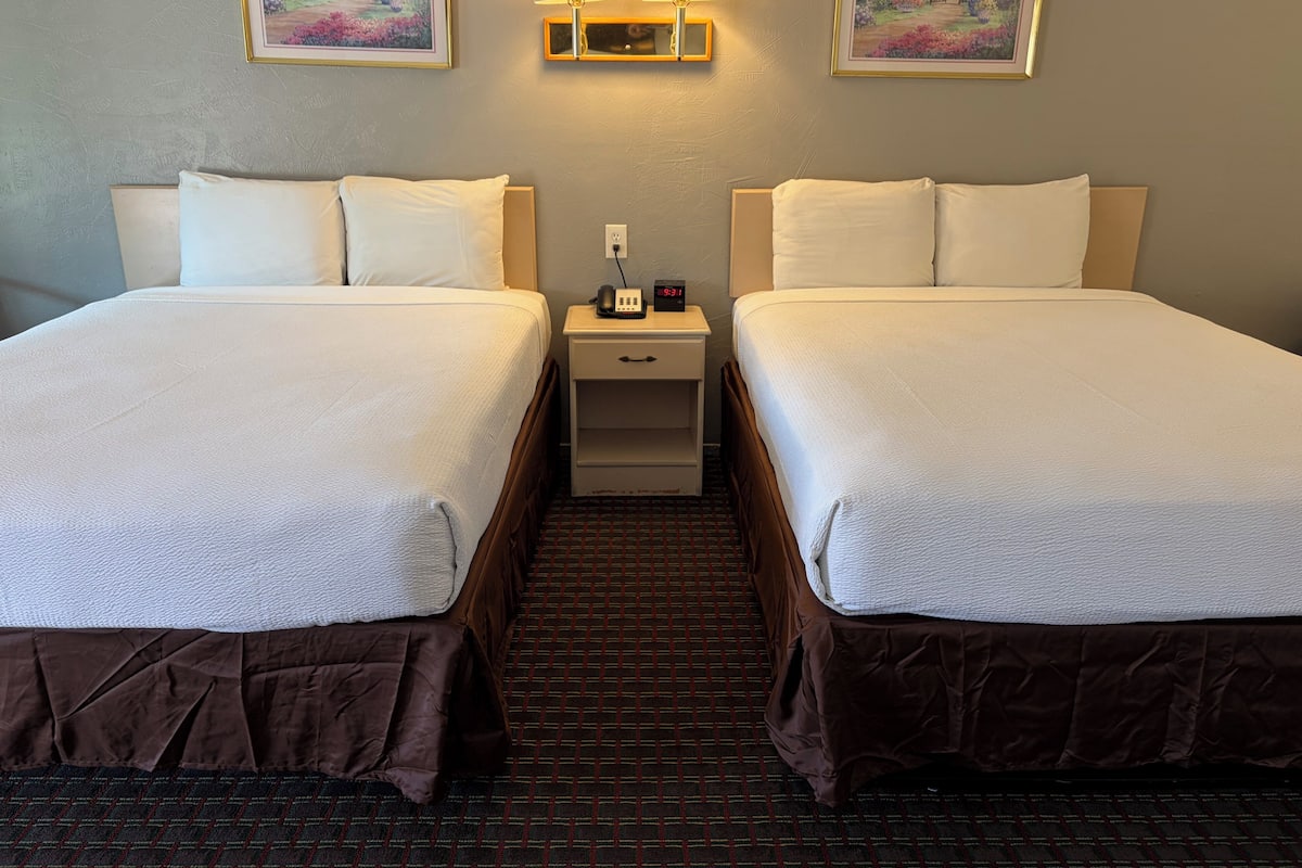 Room, 2 Queen Beds, Non Smoking
