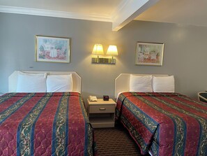 Chambre, 2 grands lits, non-fumeur | Salle de bain