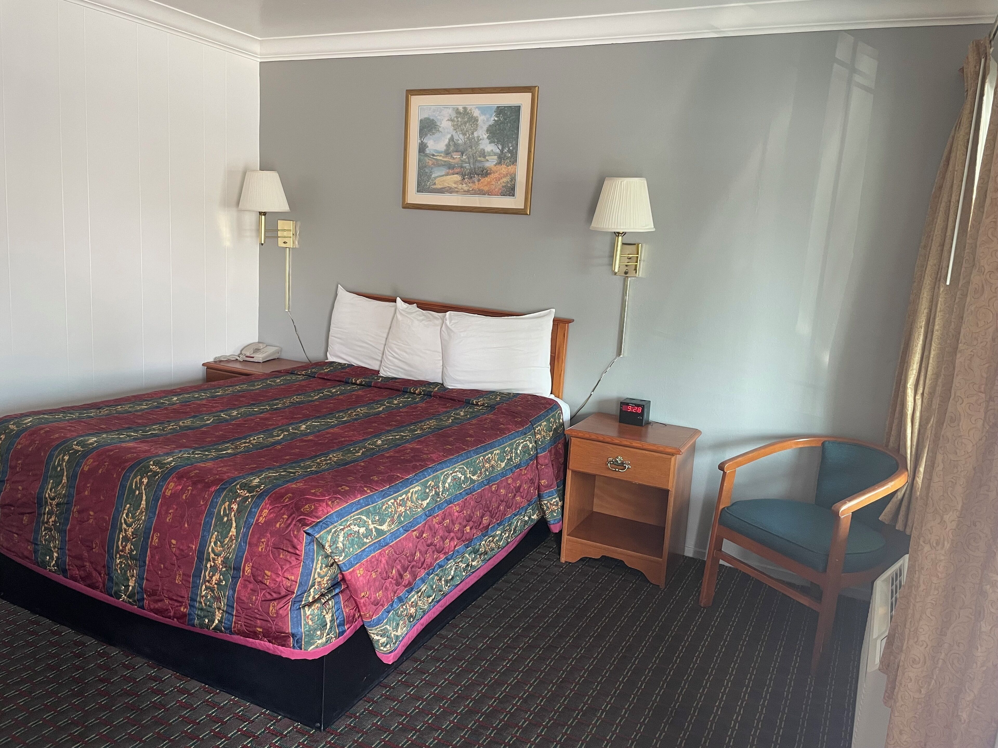 Room, 1 Queen Bed, Non Smoking | In-room safe, free WiFi