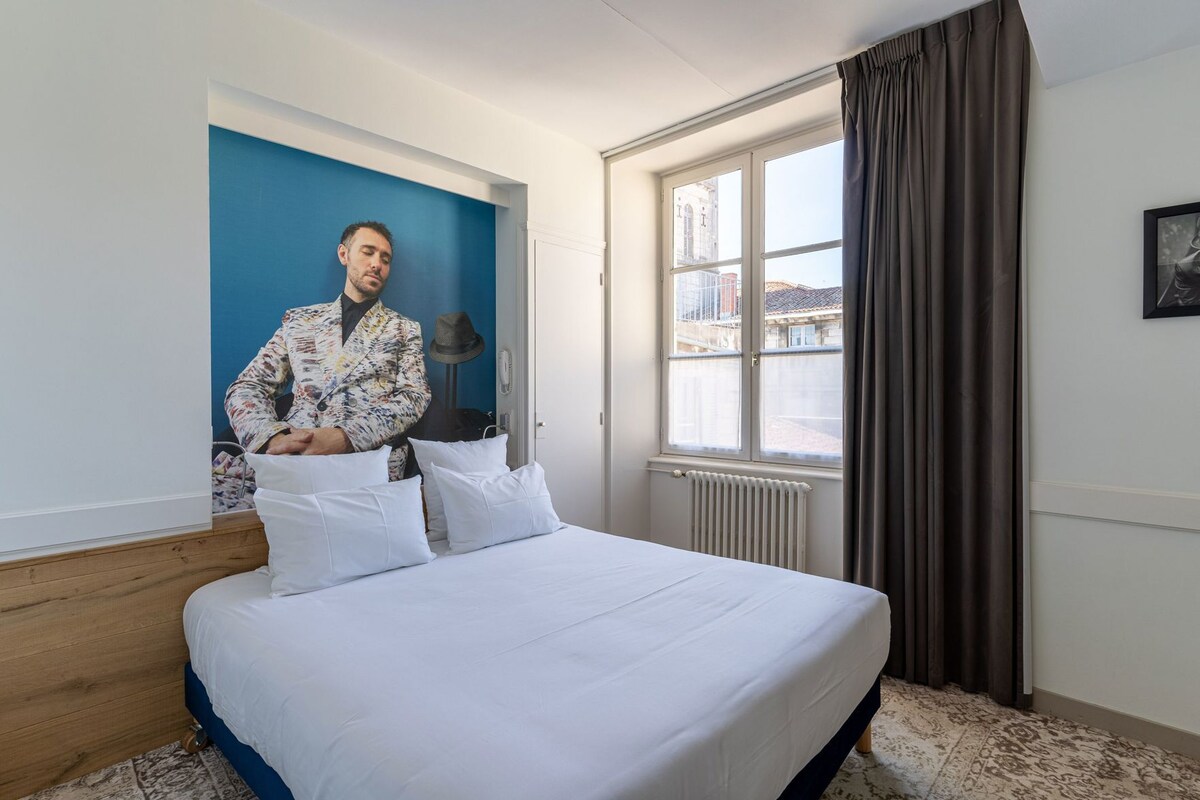 Literie de qualité supérieure, coffres-forts dans les chambres, bureau