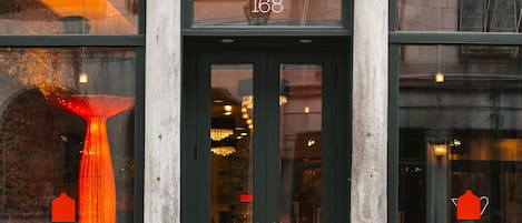 Vista frontal de la propiedad