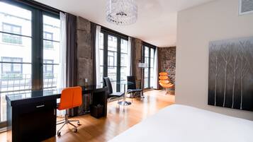 Phòng (Large) | 1 phòng ngủ, bộ đồ giường cao cấp, chăn bông, minibar