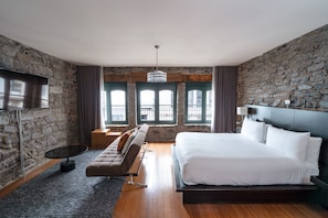 Room (Extra Large) | Premium bedding, down comforters, minibar, in-room safe - Le Petit Hotel Vieux-Montreal - Saint-Paul (Montreal)