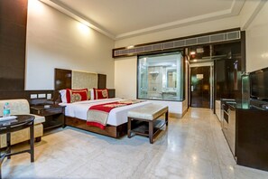 Luxury Double Room, 1 King Bed | Hypo-allergenic bedding, minibar, in-room safe, desk