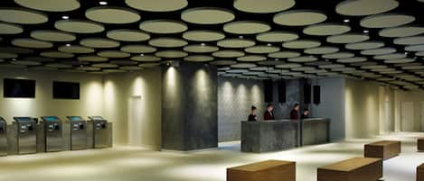 Mostrador para check-in y check-out