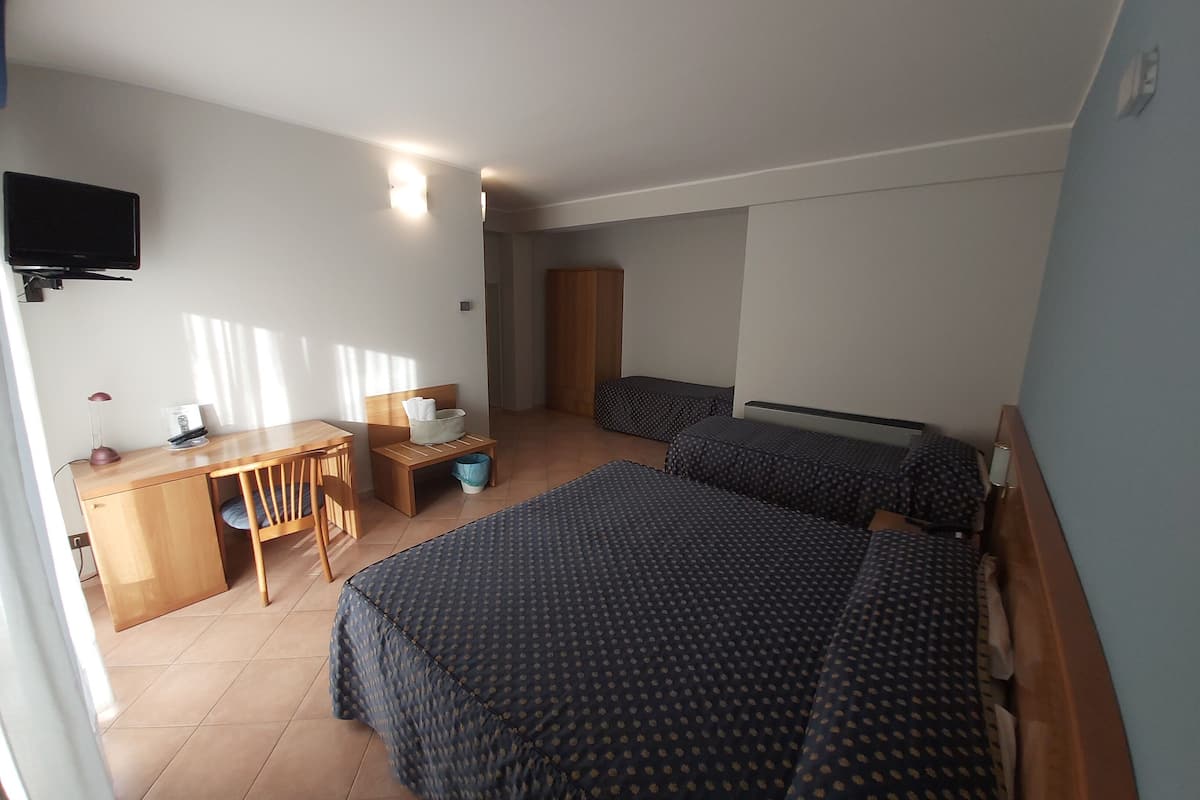 minibar, in-room safe, desk, free wifi