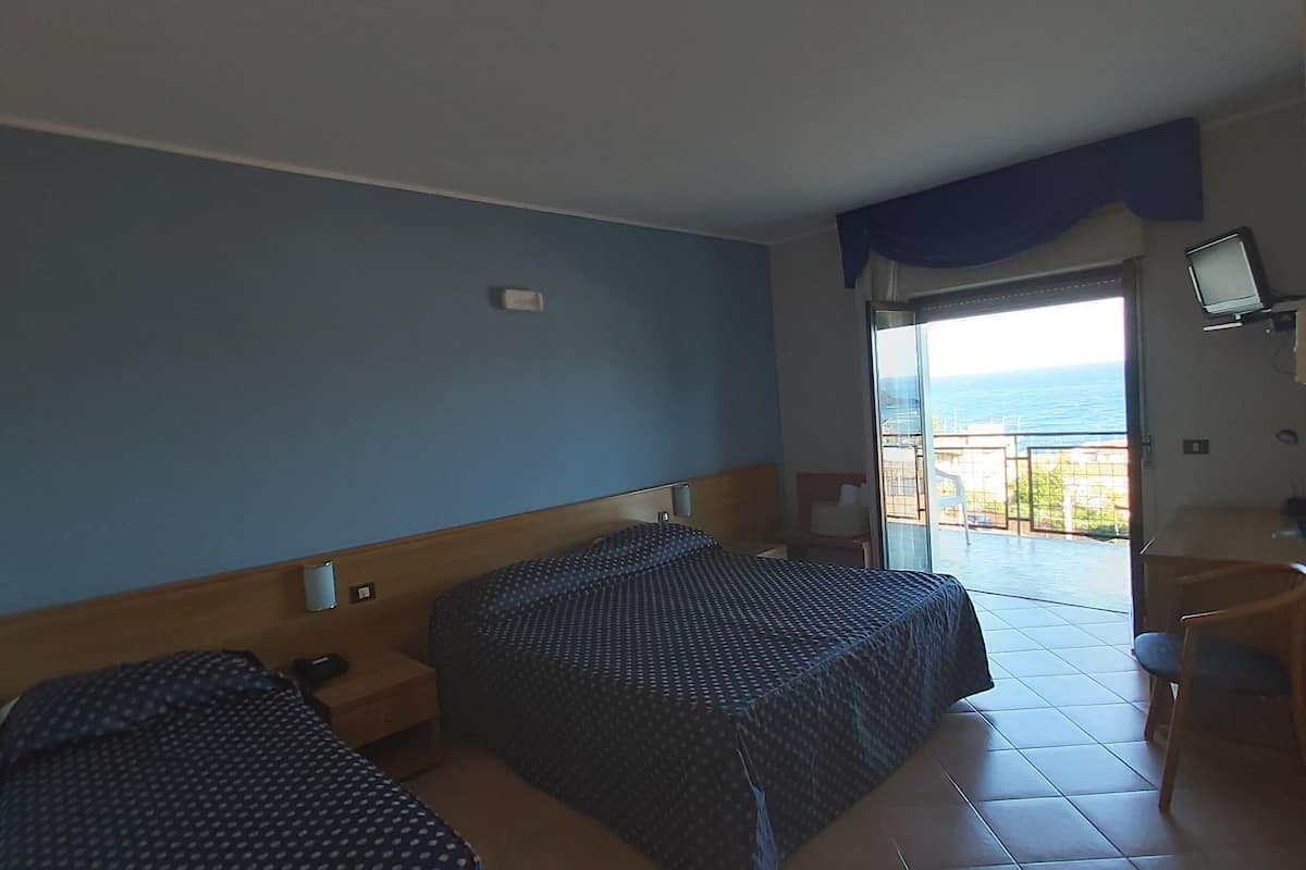 minibar, in-room safe, desk, free wifi