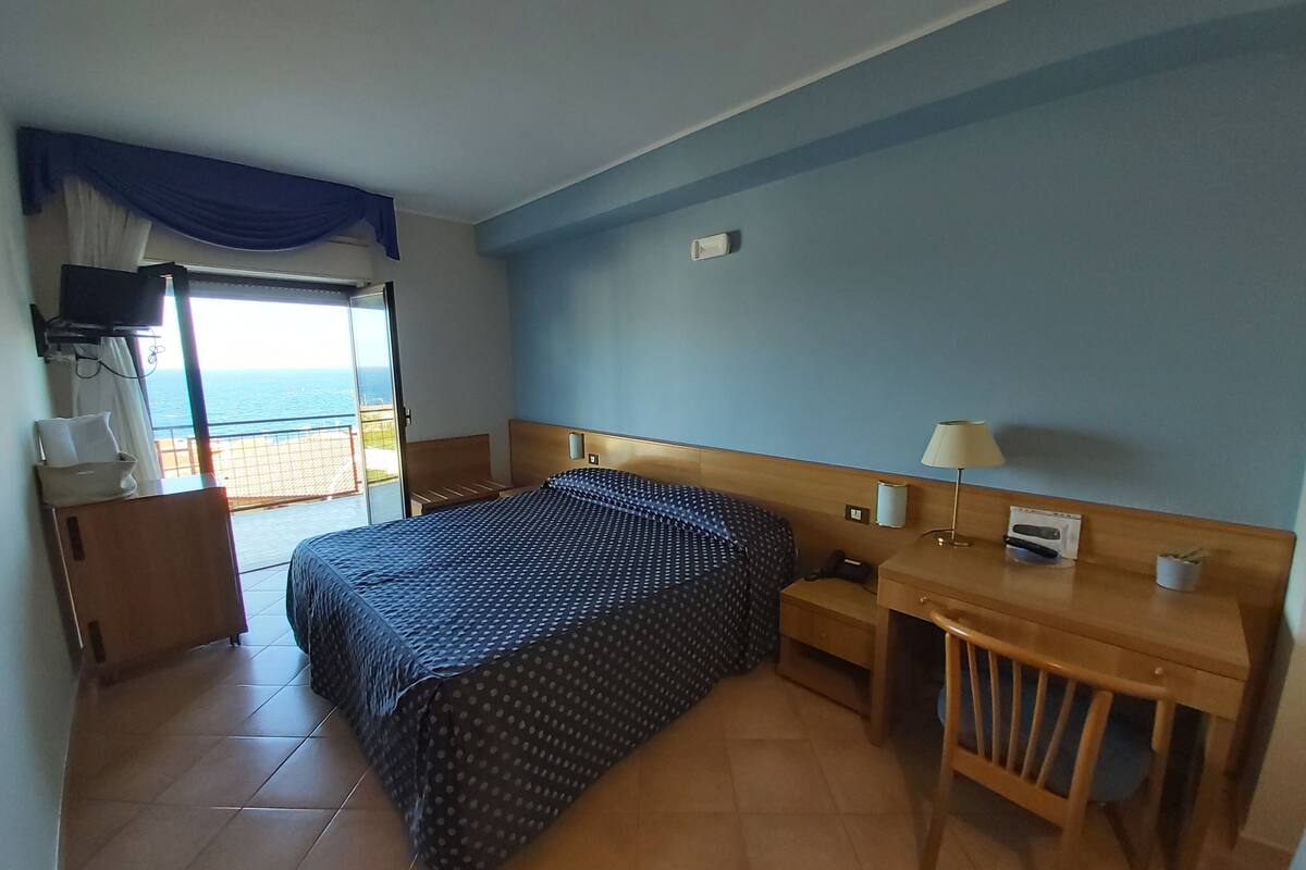 superior double or twin room, sea view | balcony