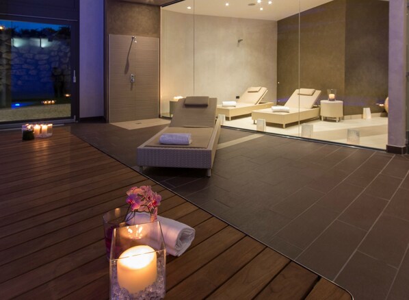 Couples treatment rooms, Turkish bath, body treatments, aromatherapy