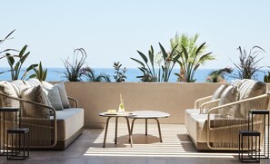 3 bars/lounges, 2 poolside bars, beach bar