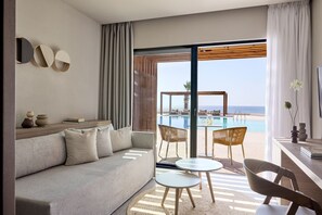 Junior Suite with Sharing Pool & Sea View | Vue de la chambre