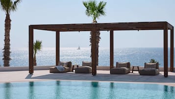 15 outdoor pools, pool umbrellas, pool loungers