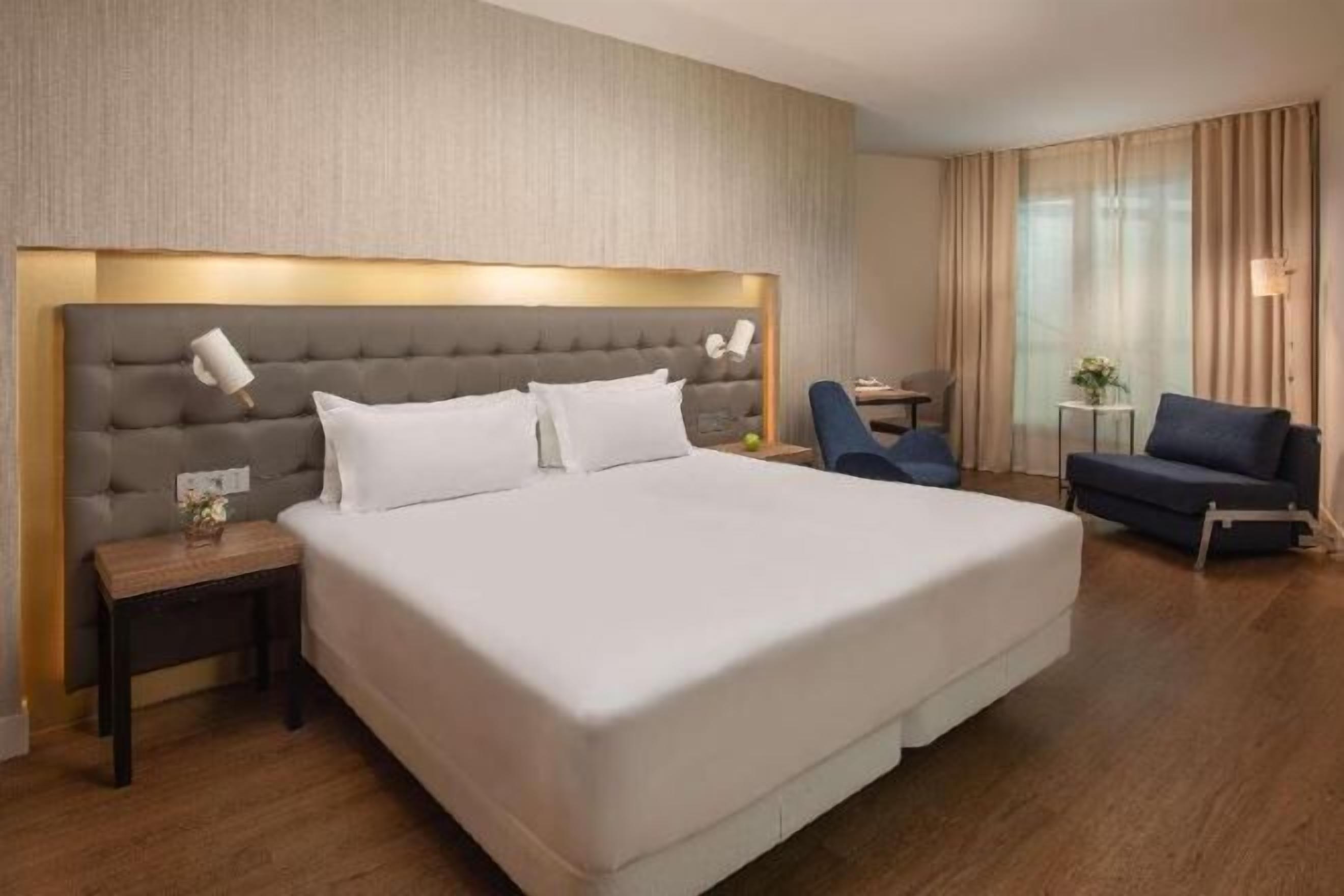 Premium bedding, minibar, in-room safe, desk