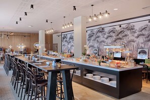 Daily buffet breakfast (EUR 19 per person)